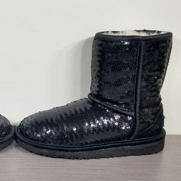 UGG Youth Classic Short Boot, Black Sparkle Sequins, Girls Size 2 / 32 - Picture 9 of 12